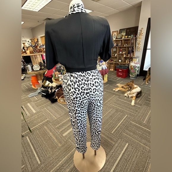 VINTAGE PRAGO Stylish Black and White Jumpsuit! - Picture 4 of 9